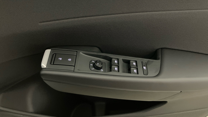 Volkswagen ID.Polo 155kW Life Launch Edition 52kWh 5dr Auto Electric Hatchback - Image 19